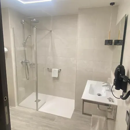 Lusitania, Centro Ciudad, Parking Privado ホテル 2*
