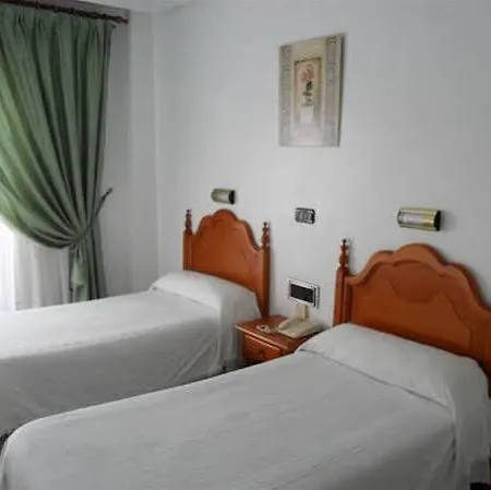 Lusitania, Centro Ciudad, Parking Privado ホテル 2*